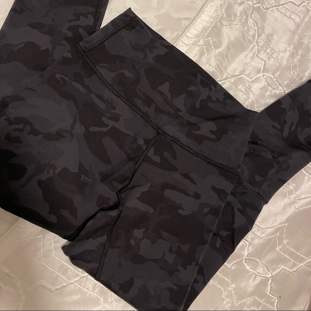 Camo wunder under 25 inch, gently worn